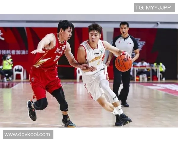 重庆篮球队以71分领跑大师赛积分榜展现强劲实力 重庆篮球队以71分领跑大师赛积分榜展现强劲实力